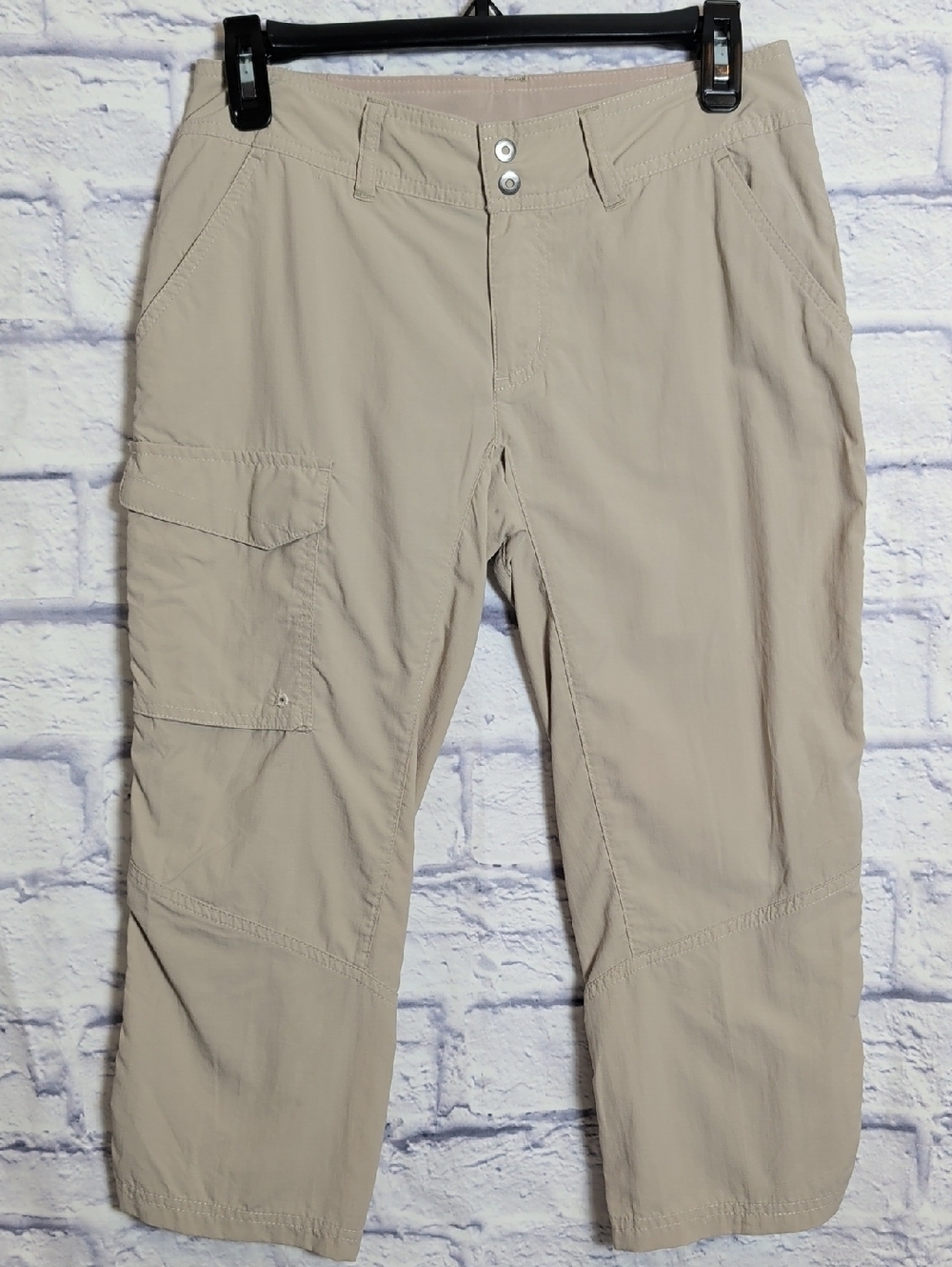 Columbia Lightweight Omni-Shade Beige Cargo Capris - Size 2